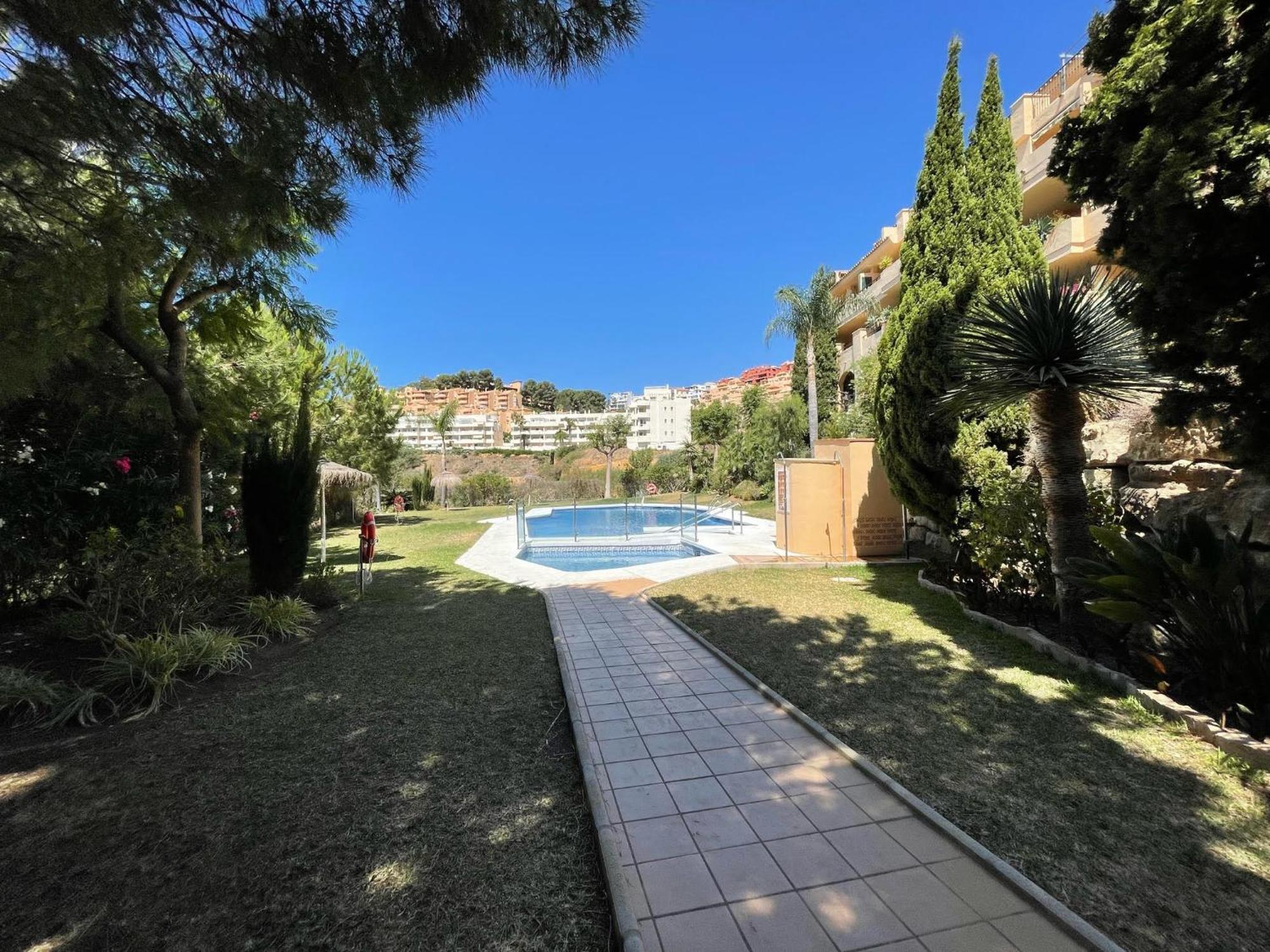 3 Bedroom, Floor With Fantastic Terrace And Pools Appartement *