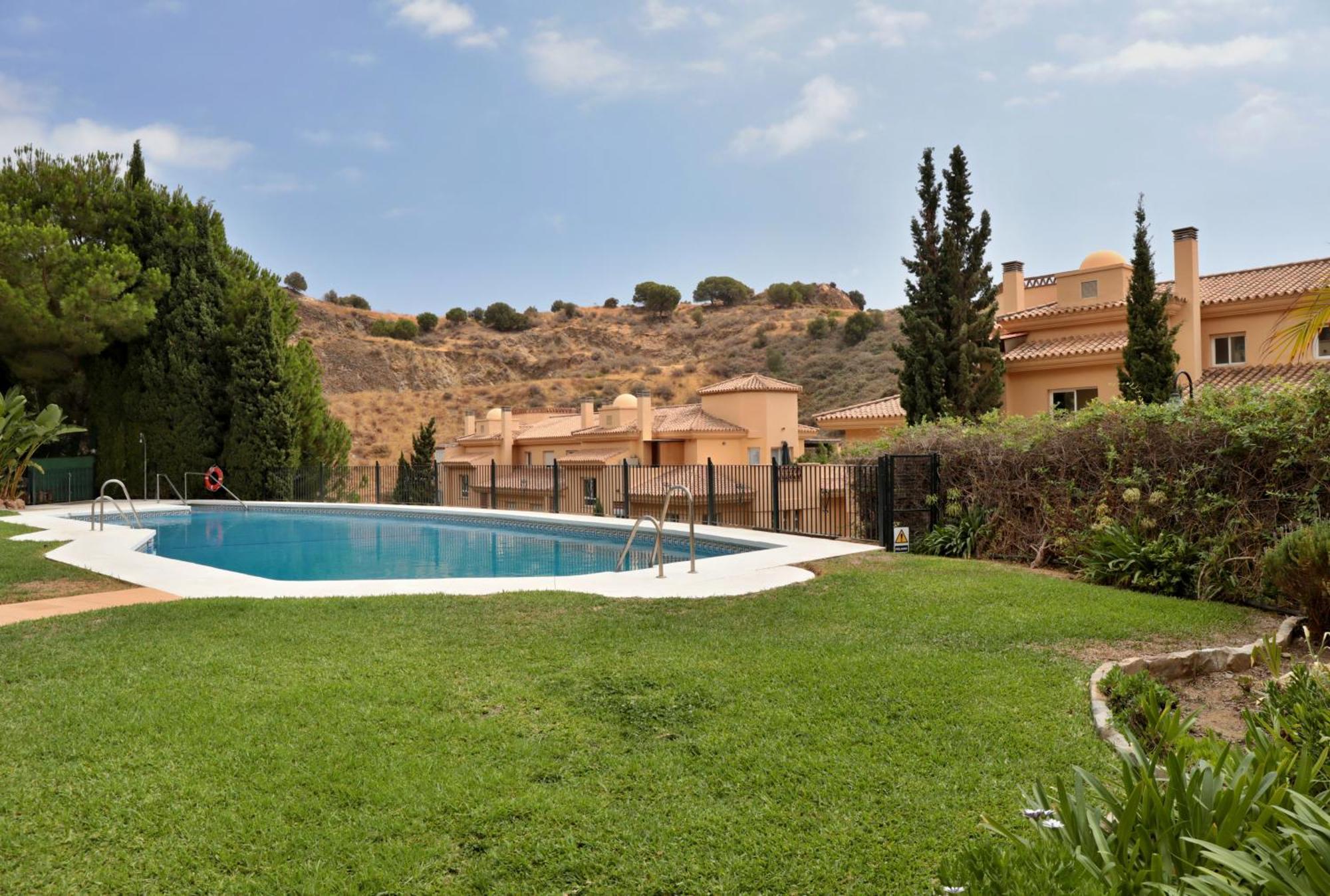 3 Bedroom, Floor With Fantastic Terrace And Pools Sitio de Calahonda