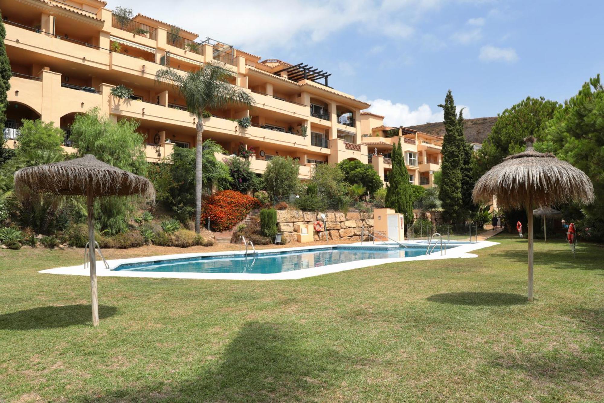 3 Bedroom, Floor With Fantastic Terrace And Pools Appartement Sitio de Calahonda