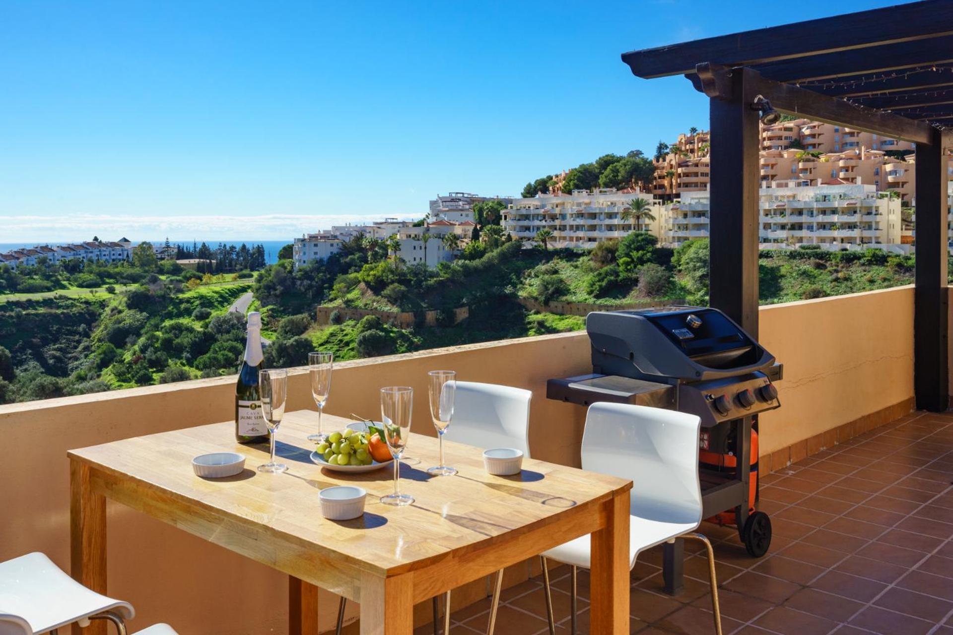 3 Bedroom, Floor With Fantastic Terrace And Pools Appartement *