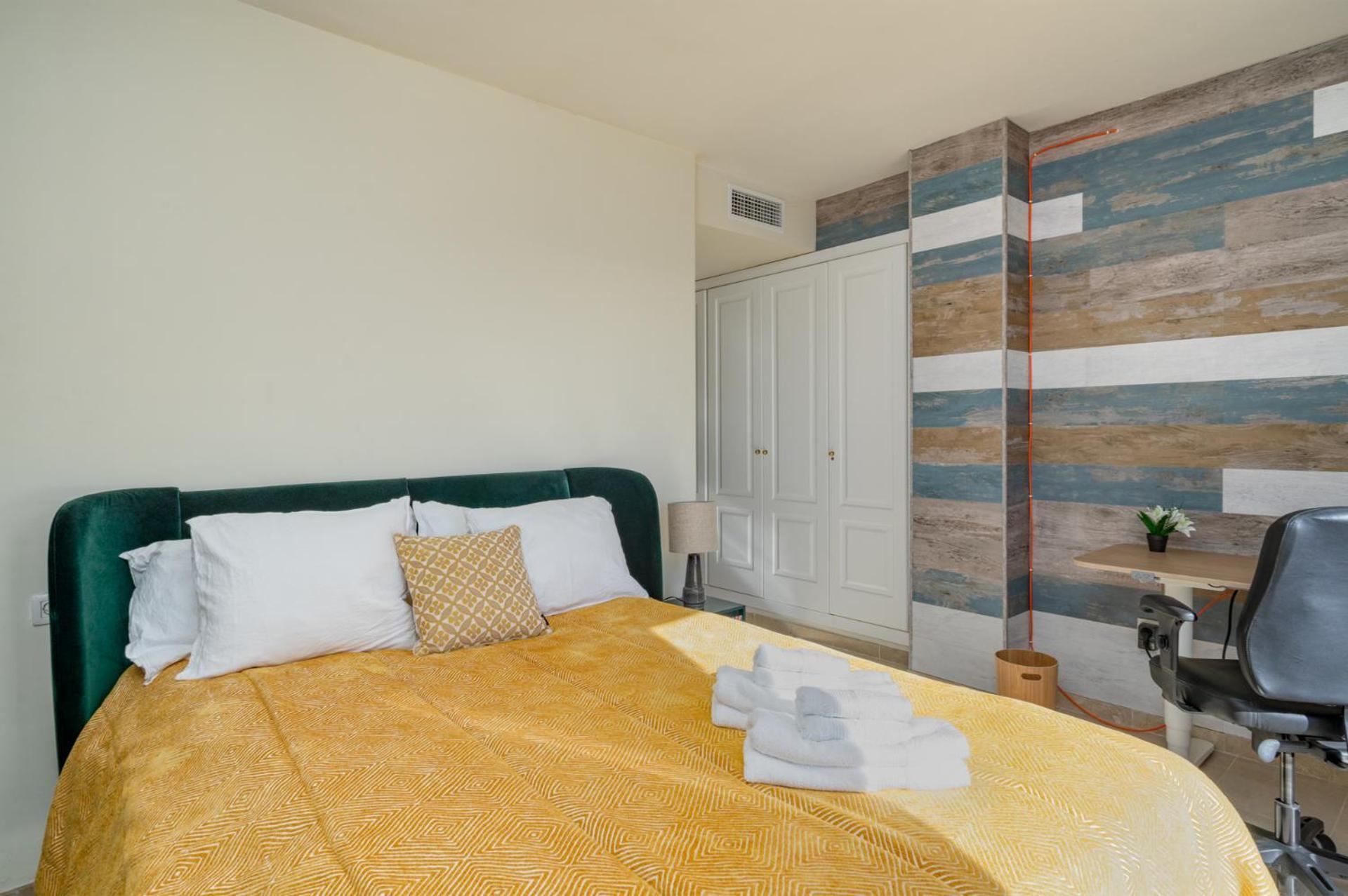 3 Bedroom, Floor With Fantastic Terrace And Pools Appartement