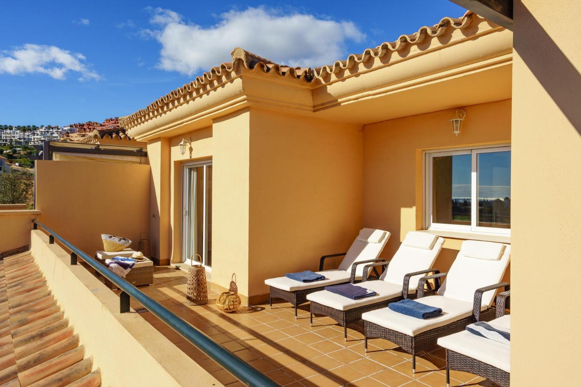 3 Bedroom, Floor With Fantastic Terrace And Pools * Sitio de Calahonda