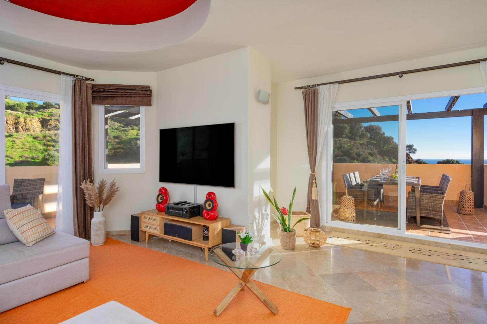3 Bedroom, Floor With Fantastic Terrace And Pools Appartement