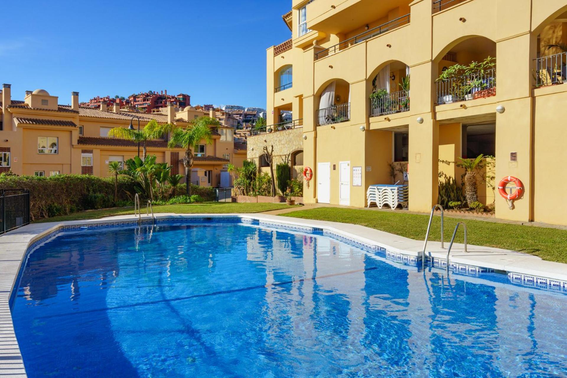 3 Bedroom, Floor With Fantastic Terrace And Pools Appartement
