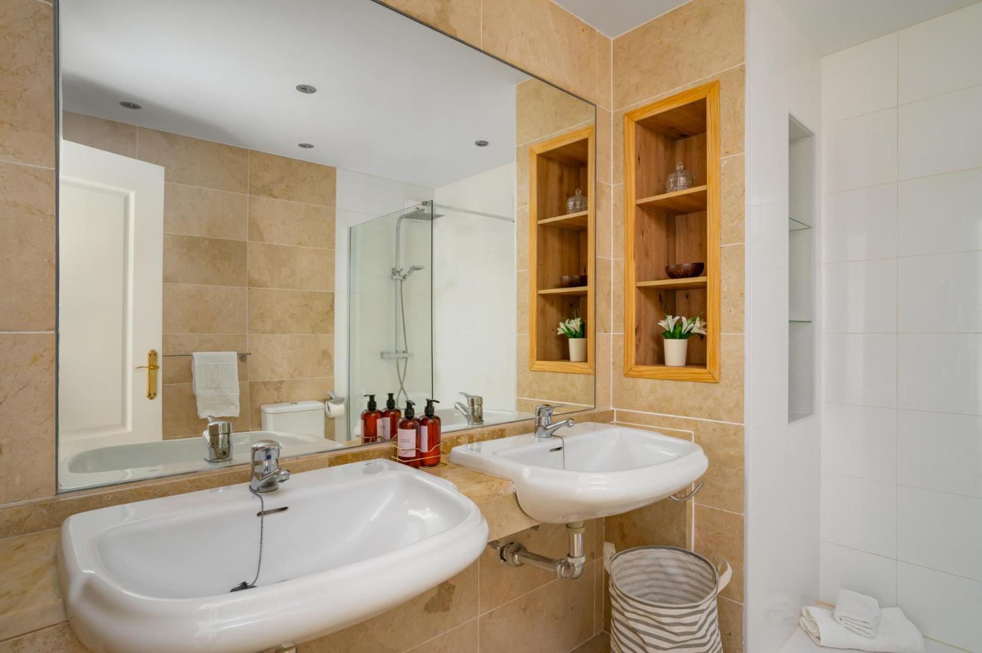 3 Bedroom, Floor With Fantastic Terrace And Pools Appartement Sitio de Calahonda